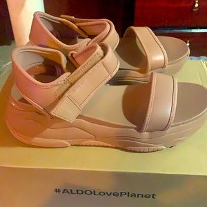 Aldo Adweaven wedge sandal size 9